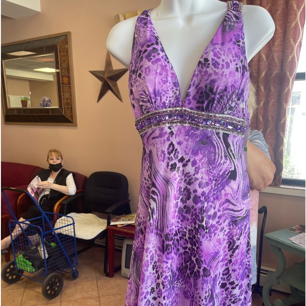 Beautiful long dress perfect for weddings and proms!